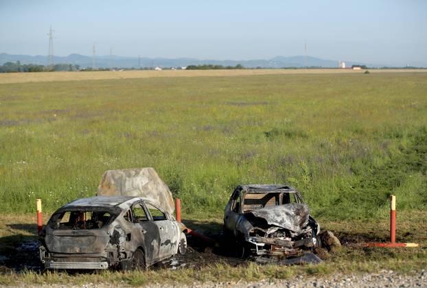 Zagreb: Policijski očevid uz dva zapaljena automobila u Odranskom Obrežu