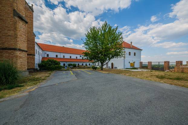 Franjevački samostan i crkva sv. Ivana Kapistrana u Iloku