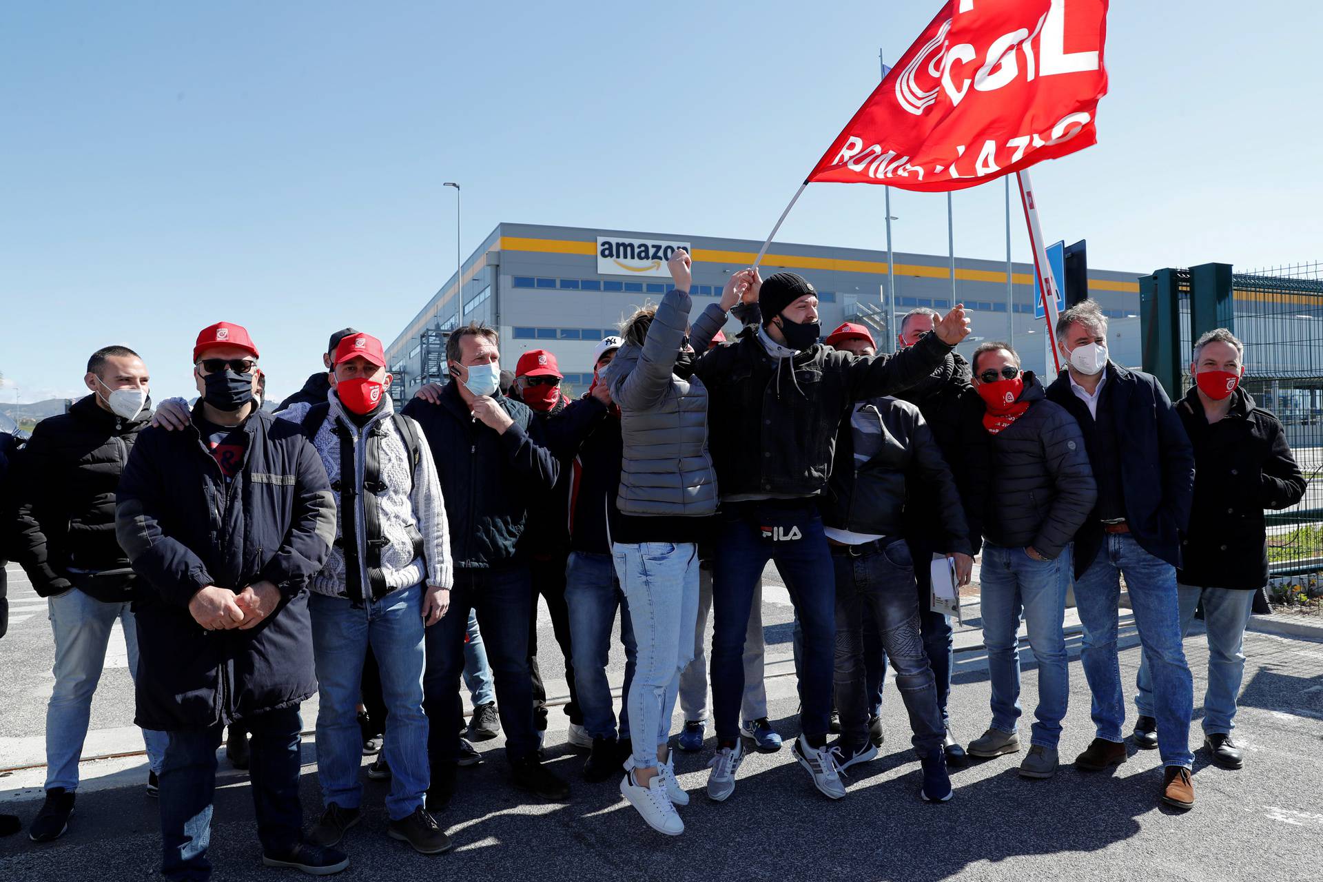 Workers of Amazon go on strike in Passo Corese