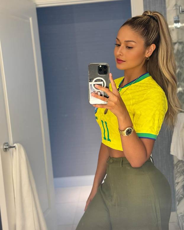 FOTO Igrač Barcelone osam je godina bio 'samo prijatelj' pa ipak osvojio atraktivnu plavušu