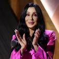 Cher se pohvalila prstenom, dar je dobila od 40 godina mlađeg partnera, fanovi: 'Zaručena si?'
