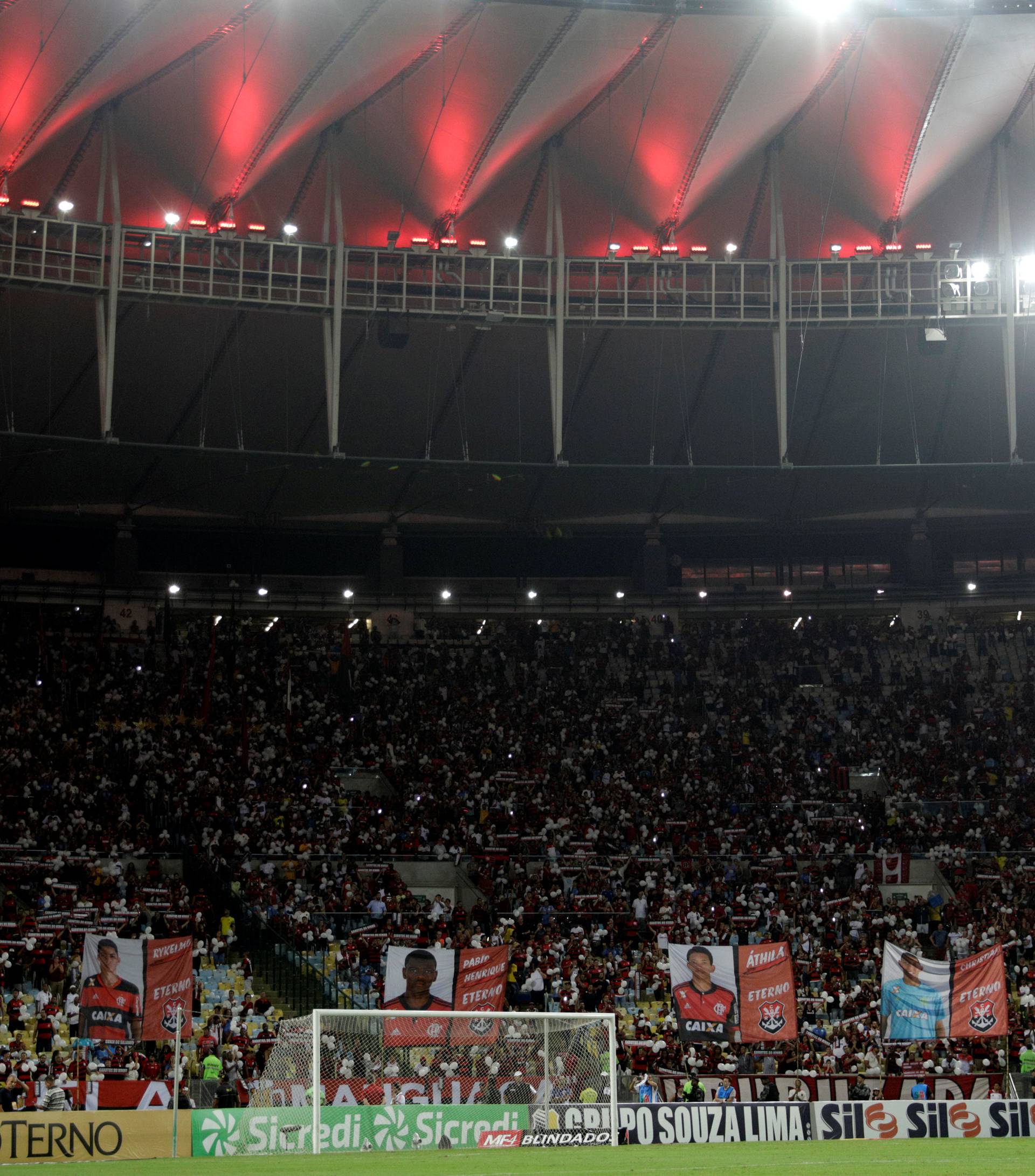 Soccer - Taca Guanabara semi-final - Flamengo v Fluminense