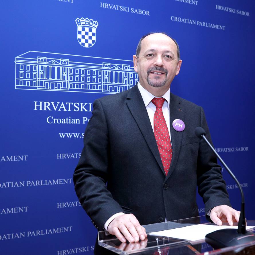 Zagreb: Ivan LovrinoviÄ tvrdi da u proraÄunu ima novca za plaÄe