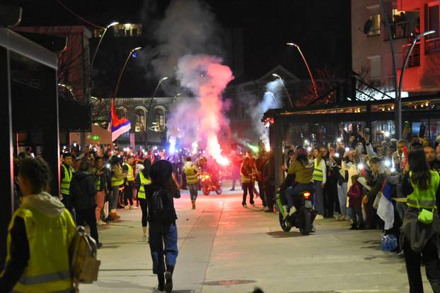 Smederevska Palanka: Doček za studente koji pješače od Niša do Beograda