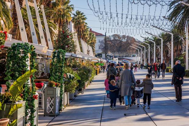 Sunčano jutro na Rivi u Splitu