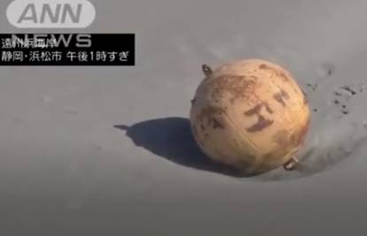 VIDEO Na plaži u Japanu našli misterioznu kuglu: 'Nemamo pojma što je i otkud taj objekt'