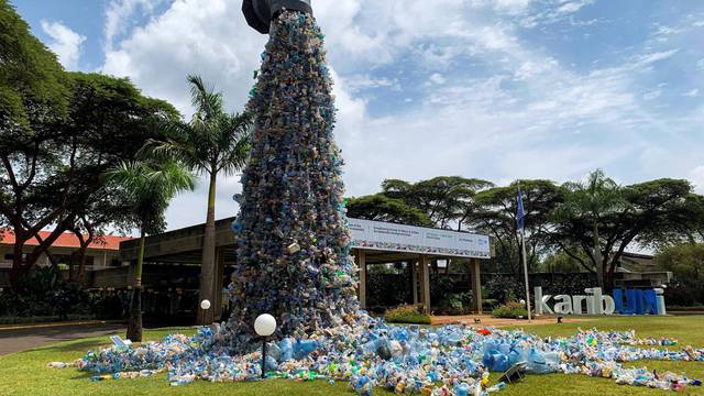 FILE PHOTO: UN members begin talks on global plastic waste treaty in Nairobi