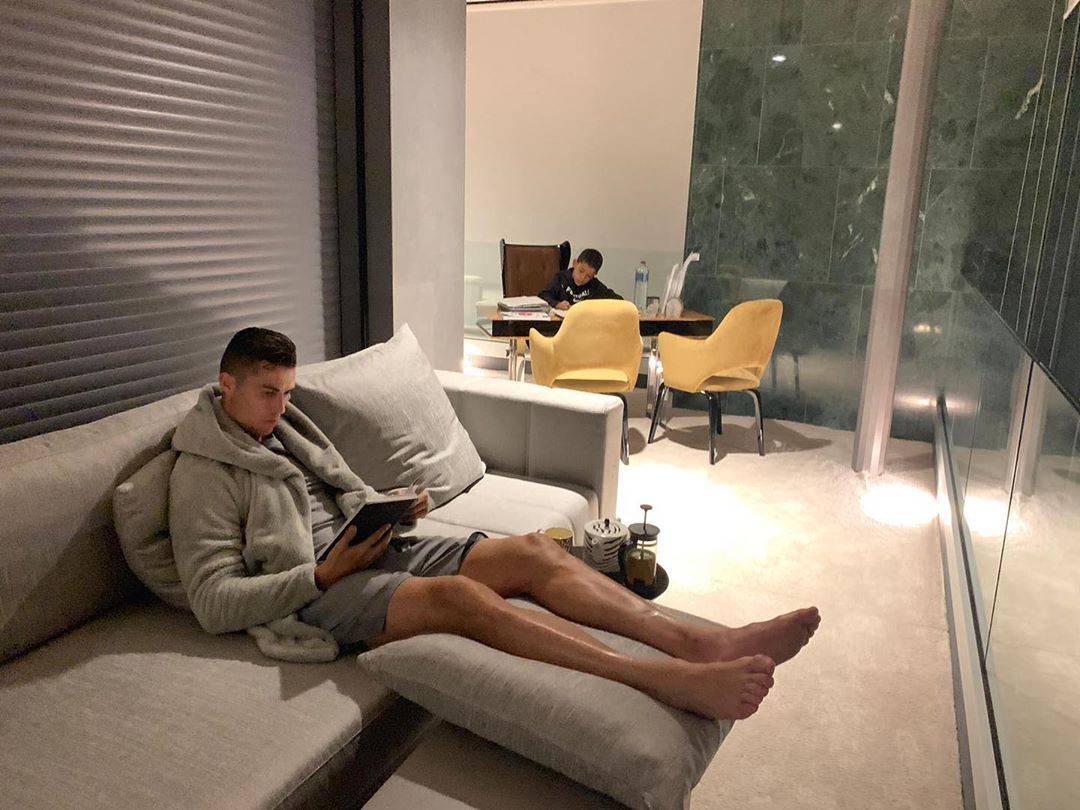 Ronaldo u karanteni 'pločice' sunča, a Georgina u shoppingu