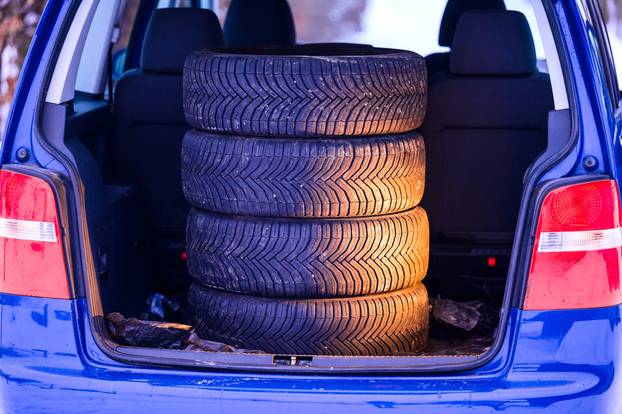 Set,Of,All-season,Tires,In,The,Trunk,Of,The,Car,