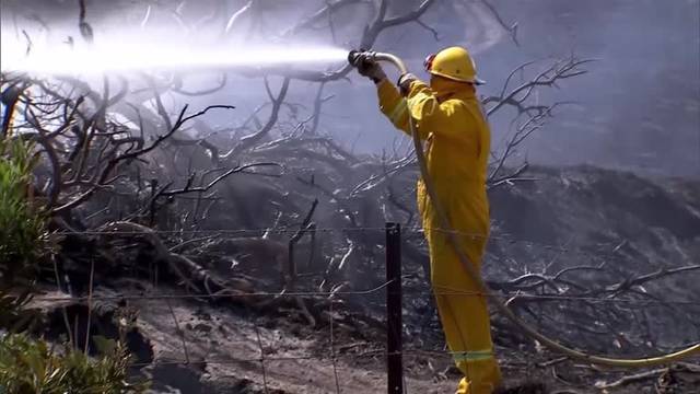 Australia PM pledges support as wild fires destroy homes