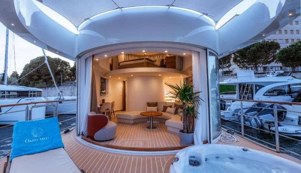 FOTO Jeste li vidjeli plutajuću vilu u Splitu? Pogledajte kakav vas luksuz očekuje unutra