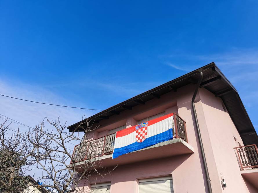 UŽIVO I njemački ovčari su za nas! Pogledajte kako se Hrvati pripremaju za utakmicu odluke