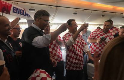 Veselo u avionu: Jandroković i Plenki zapjevali s navijačima