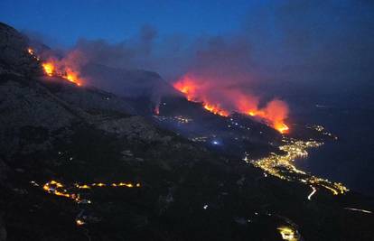 Požar kod Tučepa se širi prema Podgori: 'Situacija nije dobra, počela je evakuacija ljudi...'