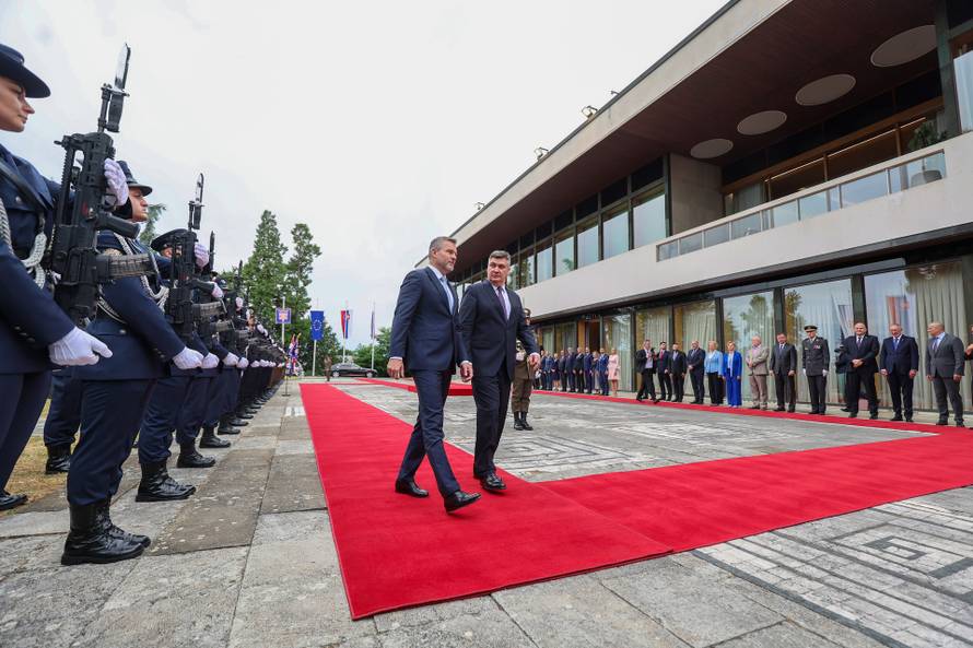Zagreb: Svečani doček za predsjednika Slovačke u Uredu predsjednika RH
