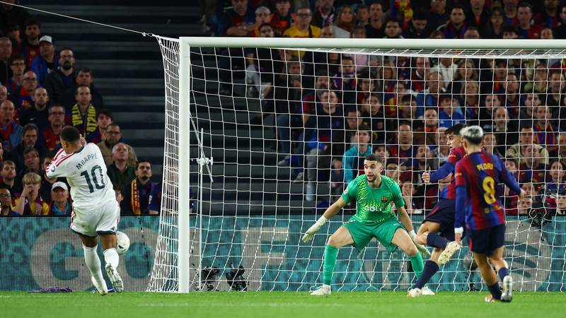 Je li ovo najbizarniji gol u El Clasicu ikad? Mbappe pukao u smijeh, Yamal fulao nemoguće