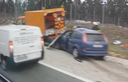 U sudaru na A1 jedan čovjek poginuo, četvero ozlijeđenih 