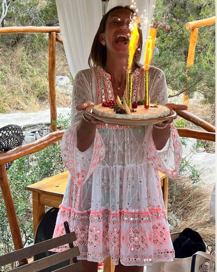 Iva Majoli podijelila fotografije s proslave rođendana: Pozirala je s misterioznim muškarcem