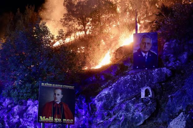 Jak vjetar stvara poteškoće vatrogascima na požarištima kod Žrnovnice, Srinjina i Sitnog Donjeg