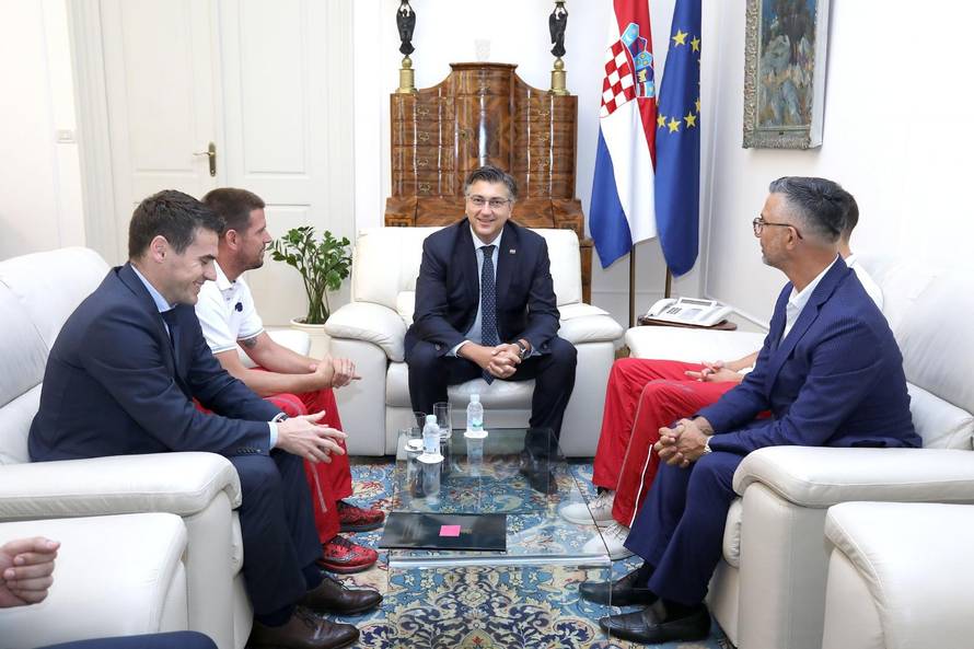 Zagreb: Andrej PlenkoviÄ ugostio Franka GrgiÄa, svjetskog juniorskog prvaka u plivanju