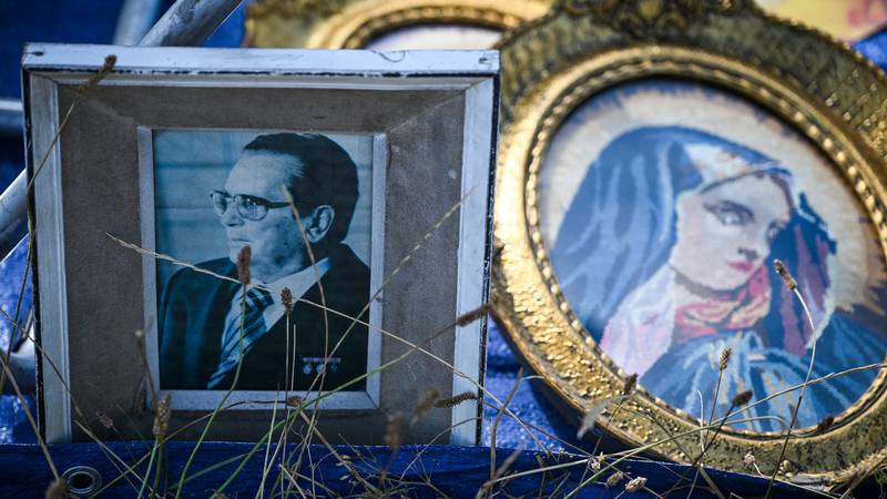 FOTO Lijevo Tito, desno Majka Božja: Na Hreliću se prodaje baš sve, od kroksica do kormila
