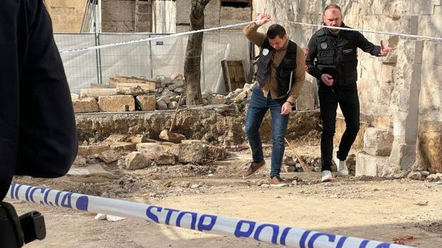 FOTO Prikliještila ga kamena gromada u Splitu: 'Zapomagao je, otkopavali su ga i rukama...'