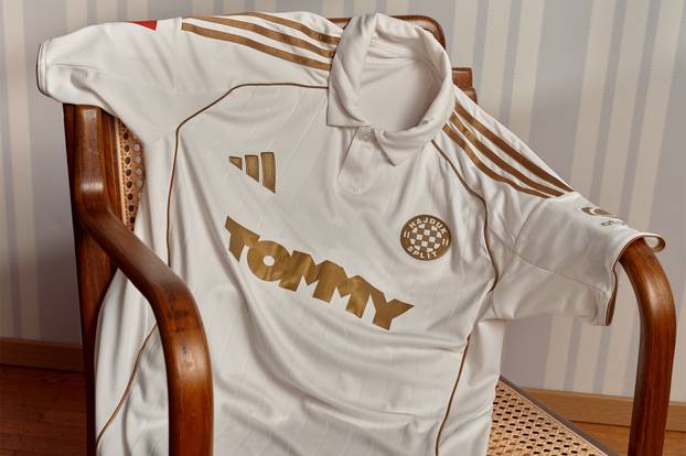 FOTO Hajduk je predstavio treći dres. Slavi 100 godina operete