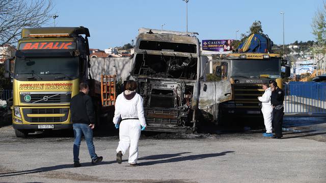U posljednjih mjesec dana u Splitu zapaljeno desetak vozila