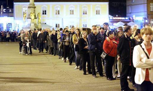 Dugačak red: Svi žele dodirnuti tijelo Sv. Leopolda Mandića