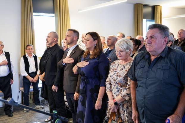 Novska: Promocija fotomonografije 125. fotografa Željka Gašparovića