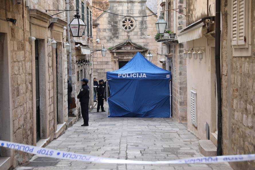 Ranio punicu pa ubio punca, a supruzi je presudio na stubama