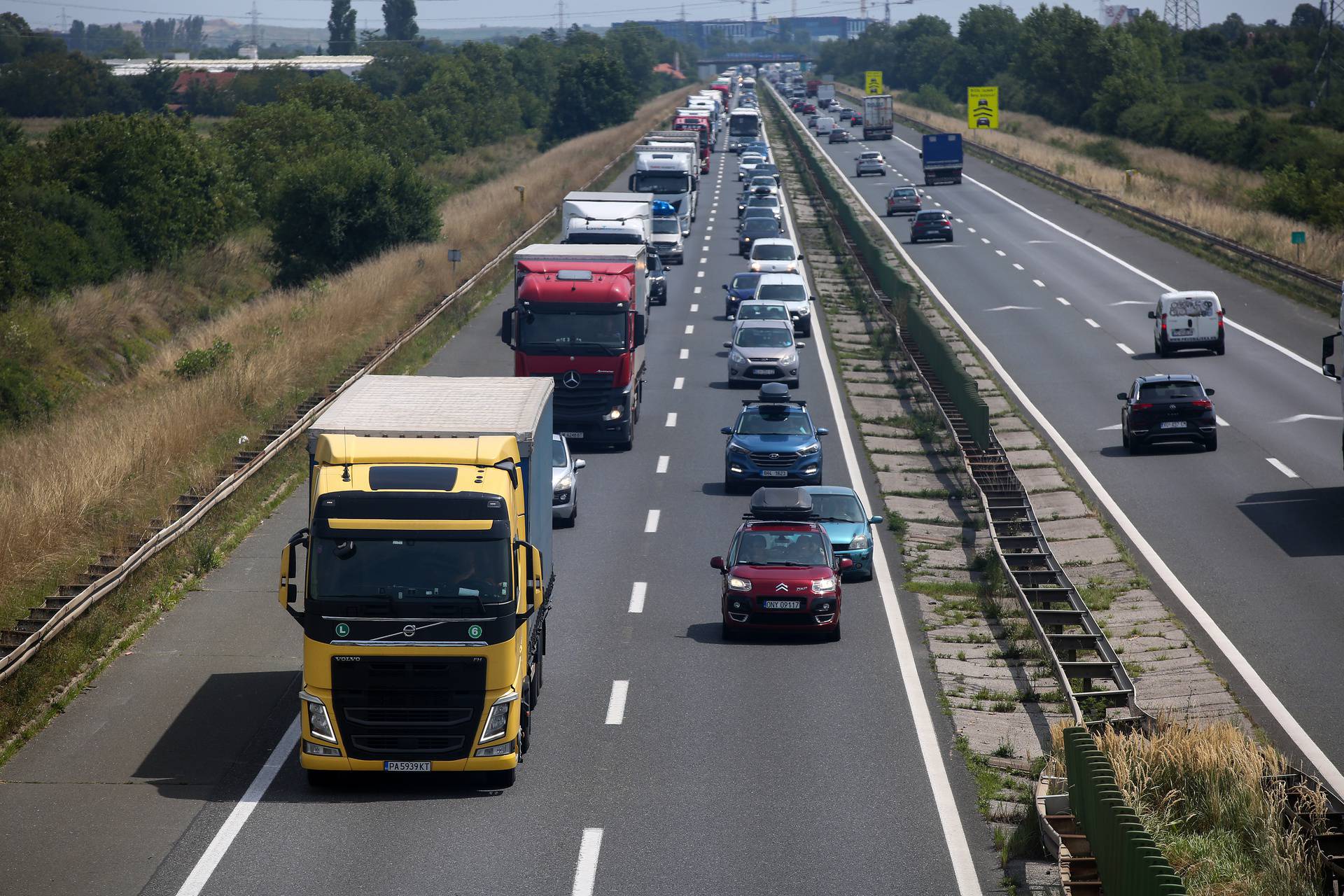 Zagreb: Kilometarske kolone pred naplatnom postajom Lučko