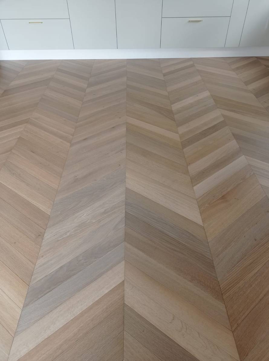 Želite toplinu drveta i pod koji traje? Ovo je prvi korak do savršenog doma!