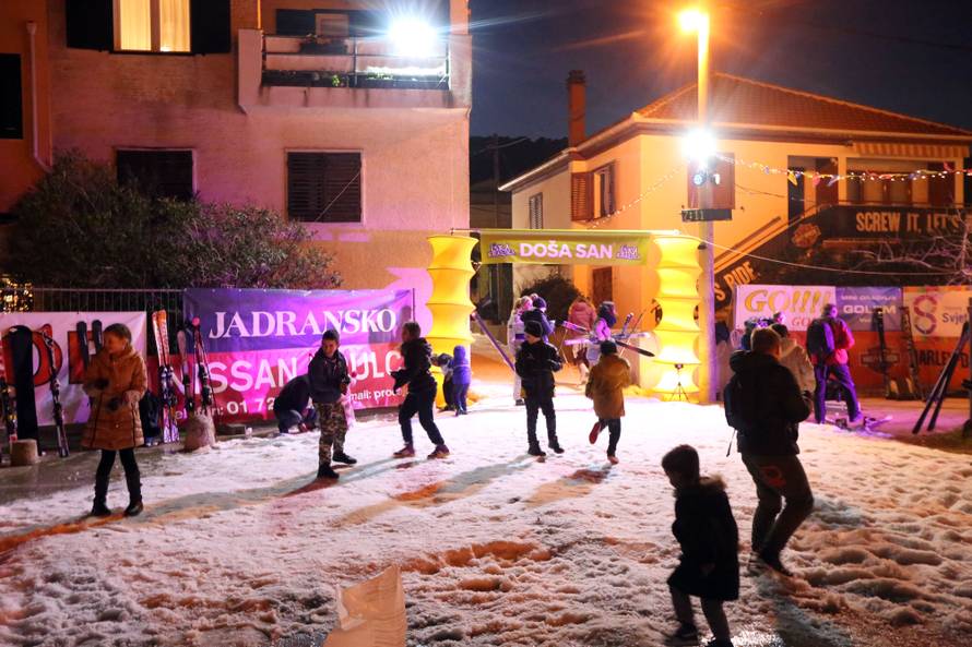 Skijaški spektakl uz more: Iška kraljica privukla je stotine ljudi