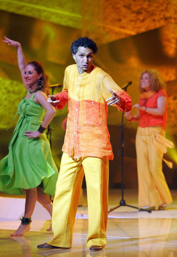 ARHIVA - Boris Novković s pjesmom 'Vukovi umiru sami' pobijedio na Dori 2005.