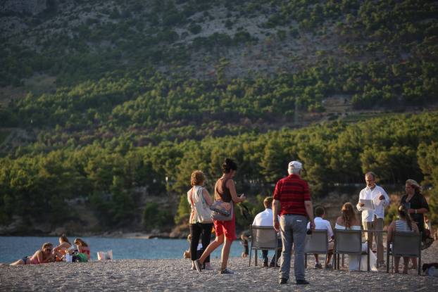 Bol: Par iz Njemačke odlučio se vjenčati na plaži Zlatni rat