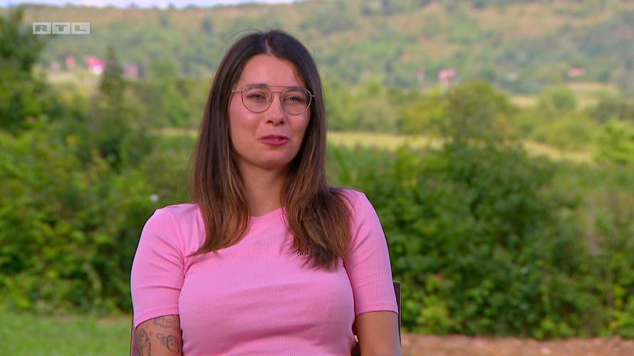 'Ljubav je na selu': Dejan je htio da svi spavaju u istom krevetu, Valentinu provozao na traktoru