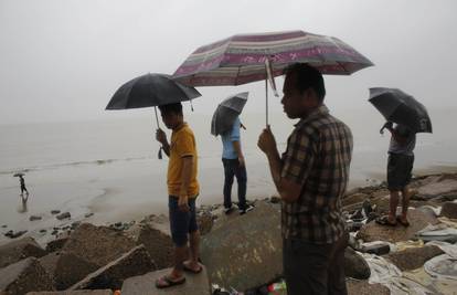 Jaka tropska oluja pogodila je Bangladeš, poginulo 12 ljudi