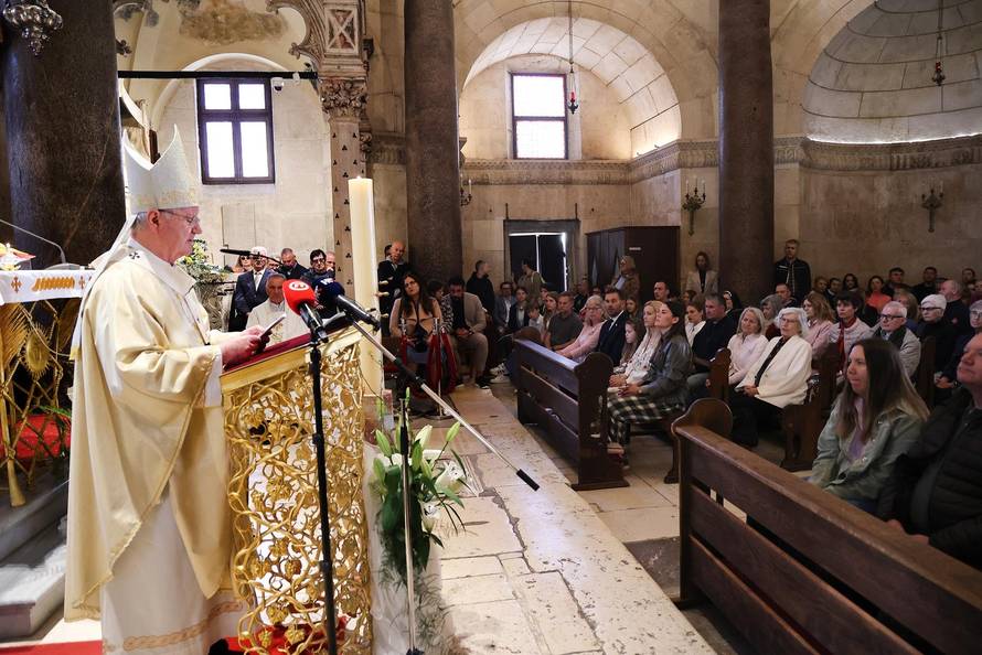 Split: Nedjelja Uskrsnuća Gospodinova - misu predvodi splitsko-makarski nadbiskup Zdenko Križić