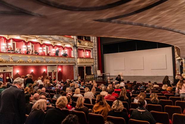 Split: U splitskom HNK premijerno izvedena drama "Požari"