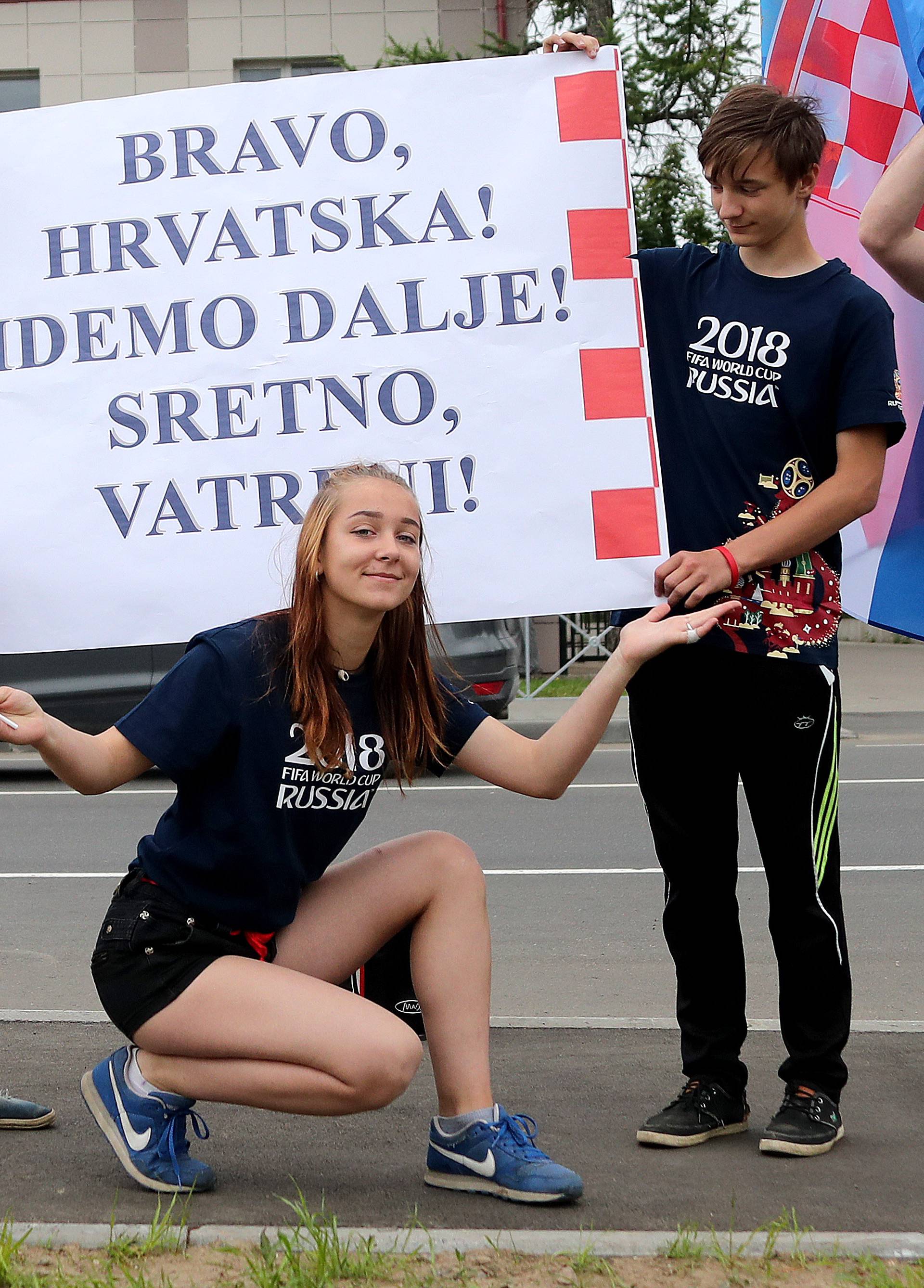 Do svidanja, Roščino! Lokalni školarci oduševili su Vatrene