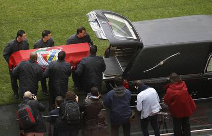 Tisuće navijača oprostilo se od Eusebija na Estadio da Luzu...