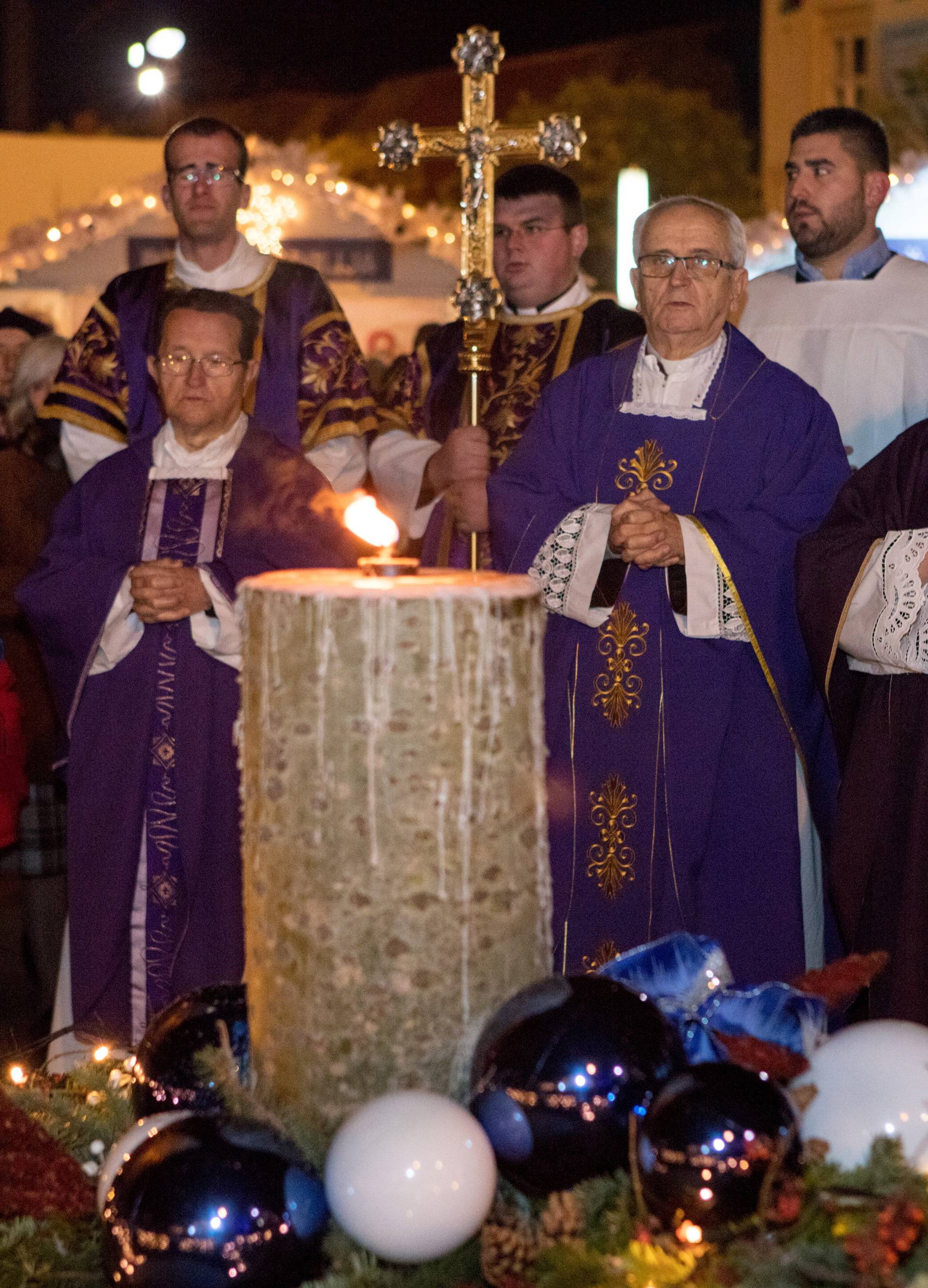 Bilo kuda, Advent svuda: Evo kako izgledaju hrvatski gradovi