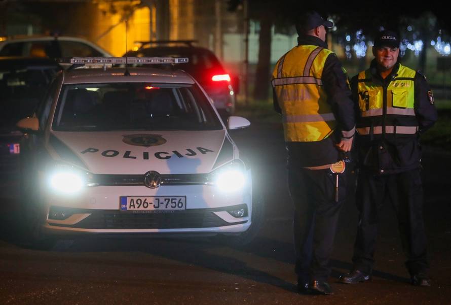 Sarajevo: Policijsko osiguranje kod zračne luke gdje su sletjeli deportirani pripadnici IDIL-a