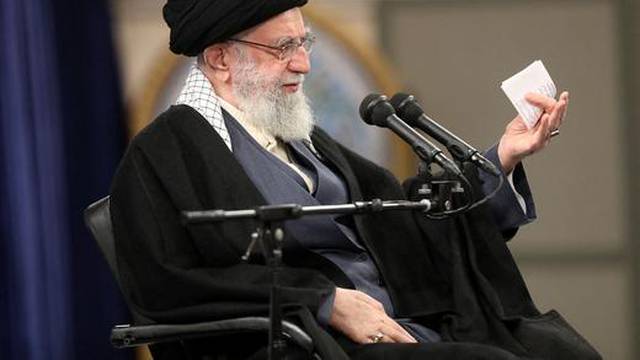Iranski ajatolah Hamenei:  Irak ne bi smio dopustiti nijednog američkog vojnika na svom tlu