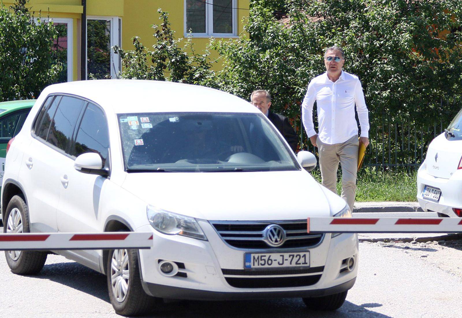 'Financira me brat, planiram li pobjeći? Ne pada mi na pamet'