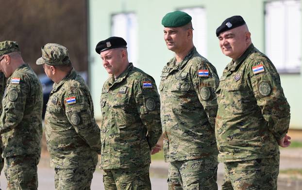 Ministar Anušić i general Kundid na prvom danu TVO-a na Slunju