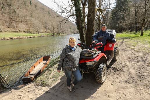 FOTO U ovom divnom mjestu &zcaron;ivi samo &ccaron;etvero ljudi: 'Auto nam je prek' rijeke, u Sloveniji!'