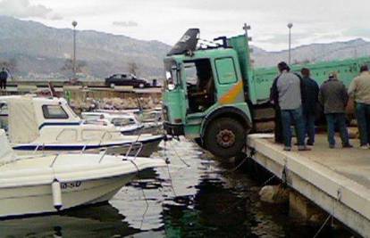 Split: Kamion bez ­vozača krenuo u more