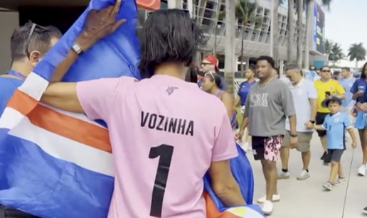 VIDEO Majka stigla sinu u posjetu. Vozinha dobio najve&cacute;u podr&scaron;ku na tribinama